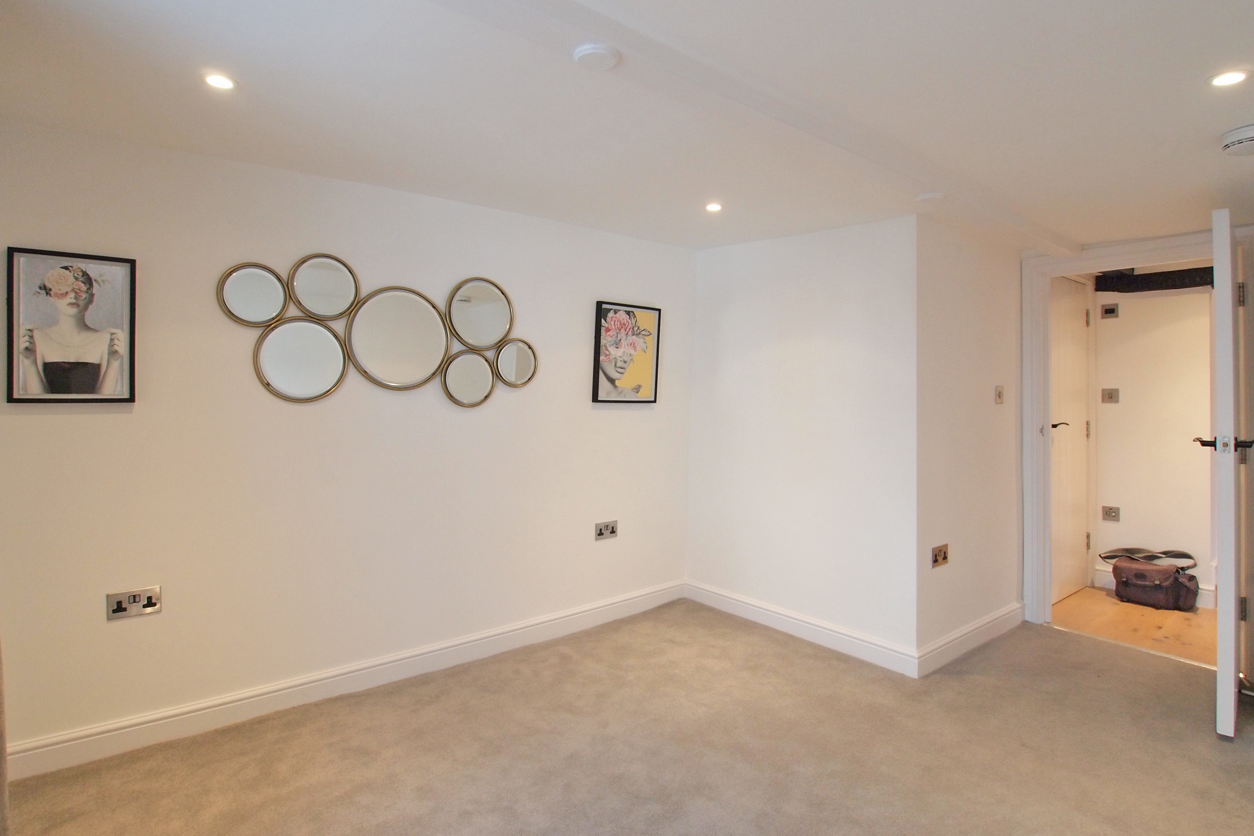 High Street, Ewell, KT17