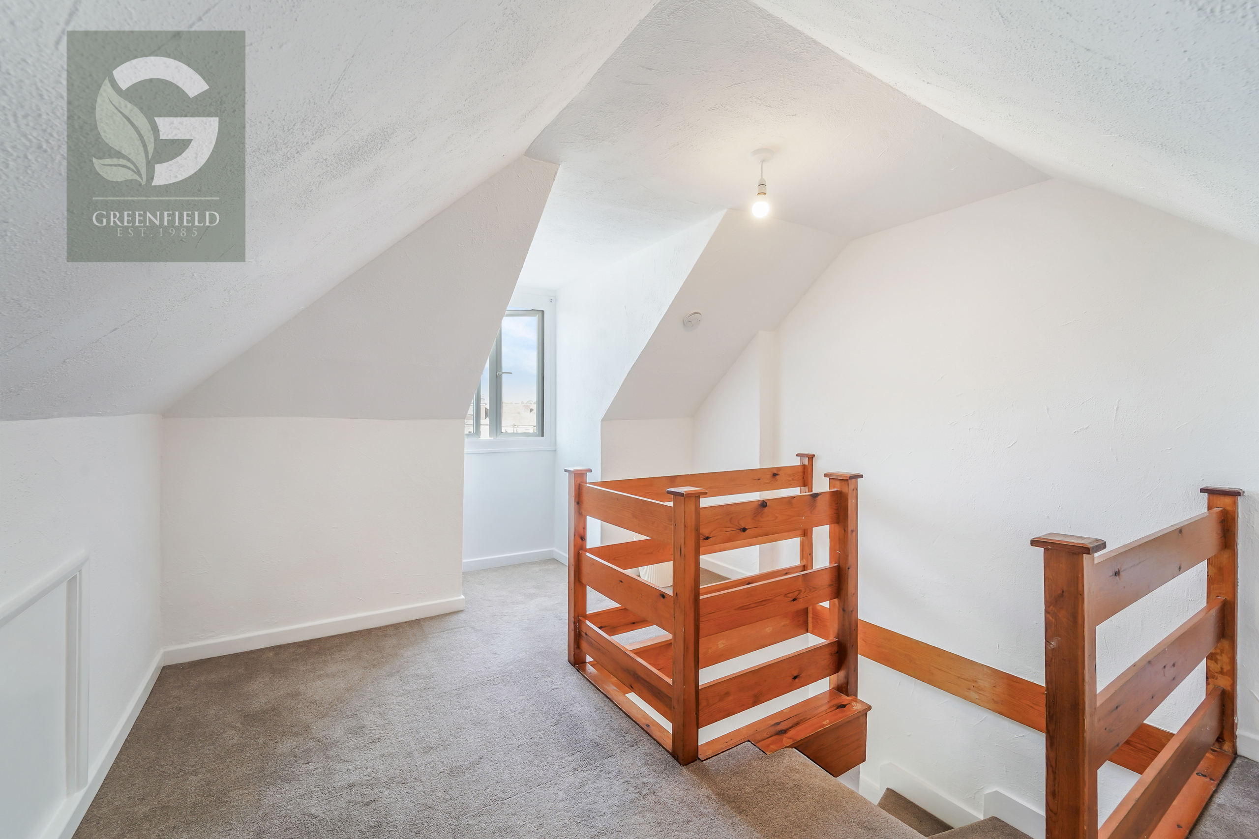 Ardrossan Gardens, Worcester Park, Surrey, KT4 7AY