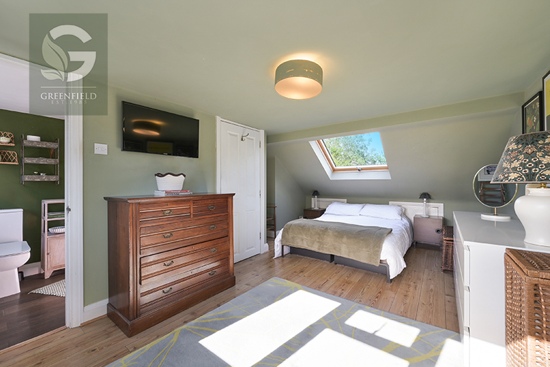 Green Lanes, West Ewell, Epsom, Surrey, KT19 9UL