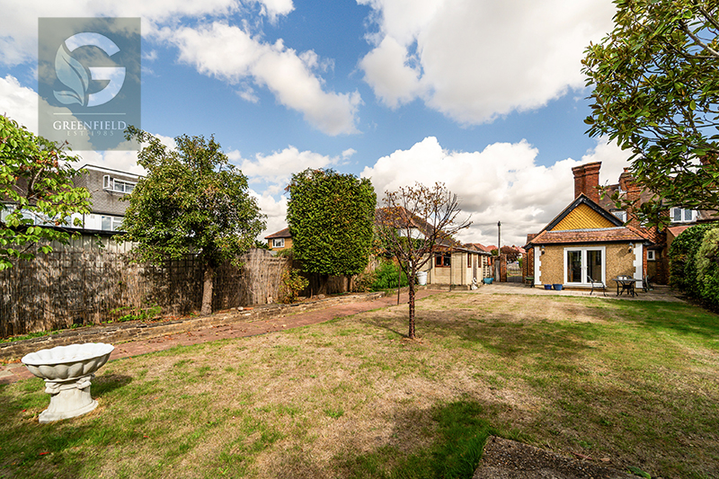 Lakehurst Road, Ewell Court, Epsom, Surrey, KT19 0EL