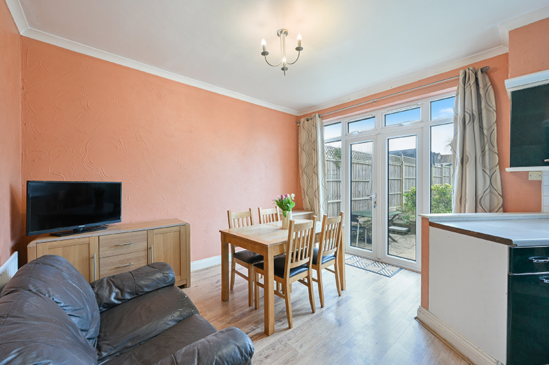 Stoneleigh Avenue, Worcester Park, KT4