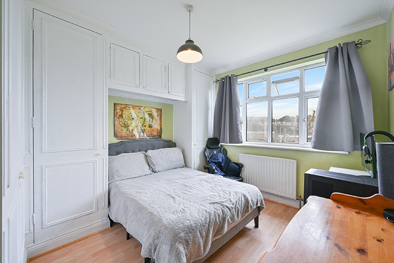 Stoneleigh Avenue, Worcester Park, KT4
